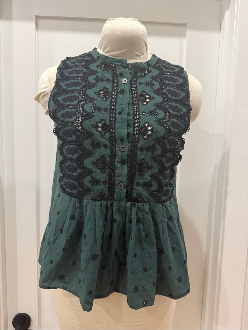 Sea New York Sleeveless Dark Green Embroidered Peplum Tank size 8